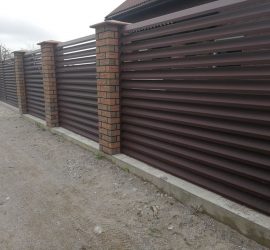 skardinės tvoros žaliuzi horizontalios 1